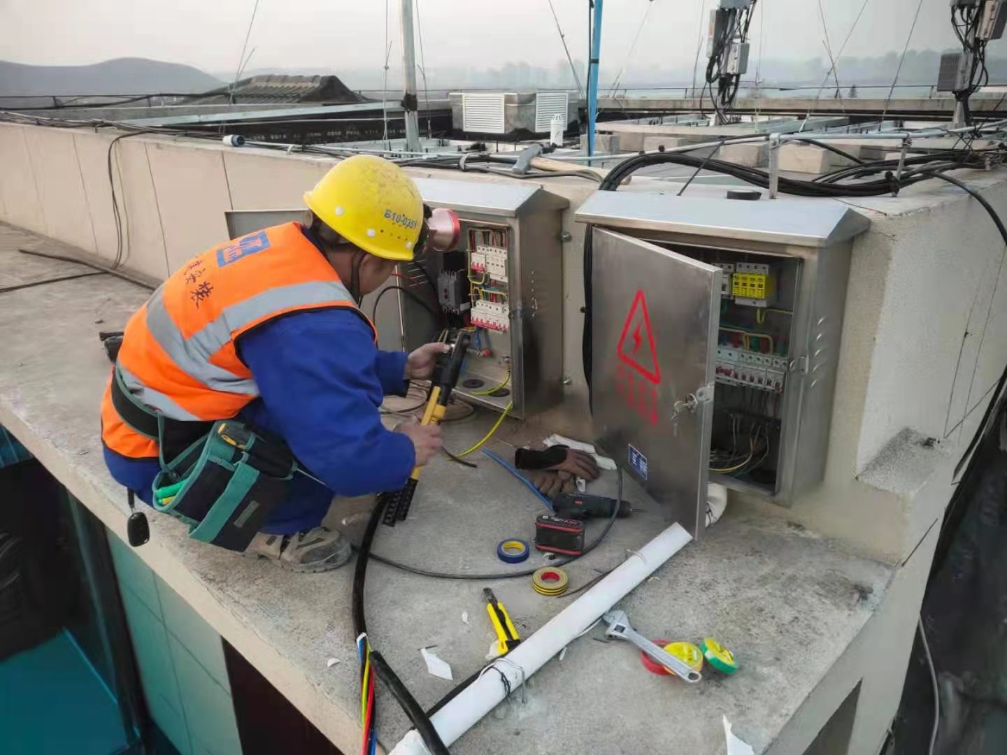 徐州铁塔公司外部强电施工